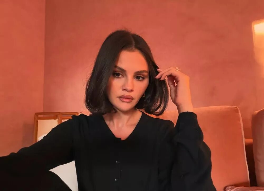    Селена Гомес снялась в необычном образе в ретро-клипе