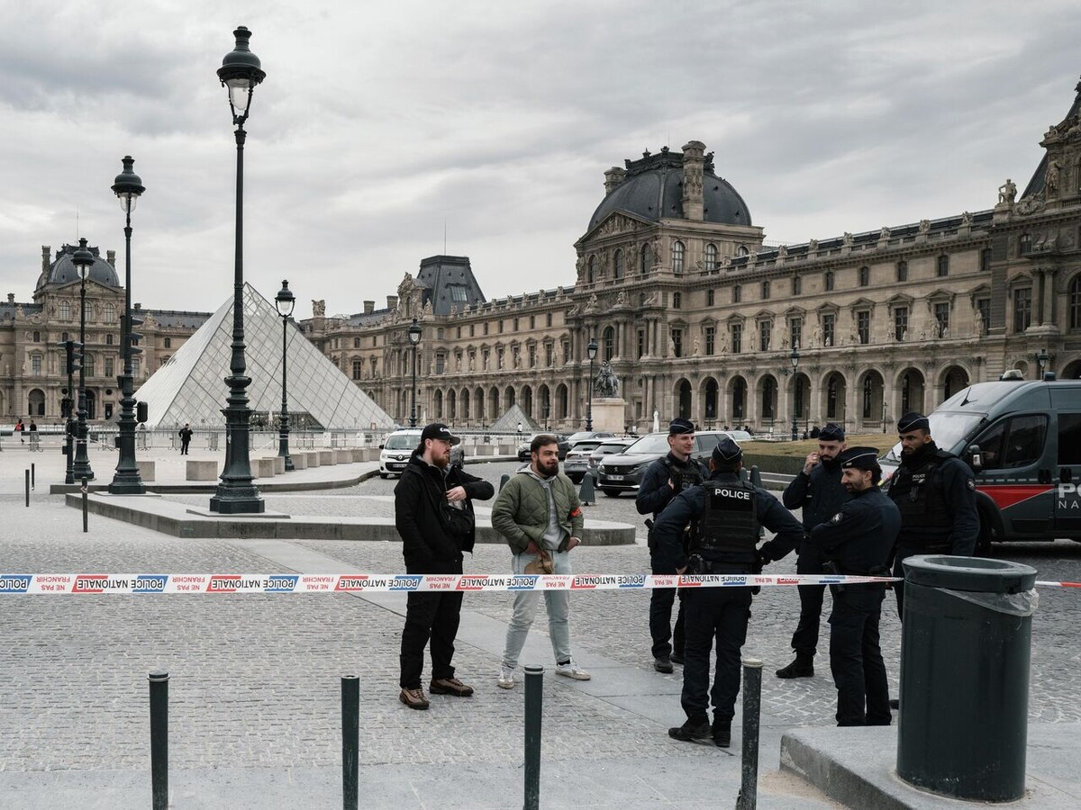 Кадр от 19 октября 2025 г. Лувр (Париж,Франция)