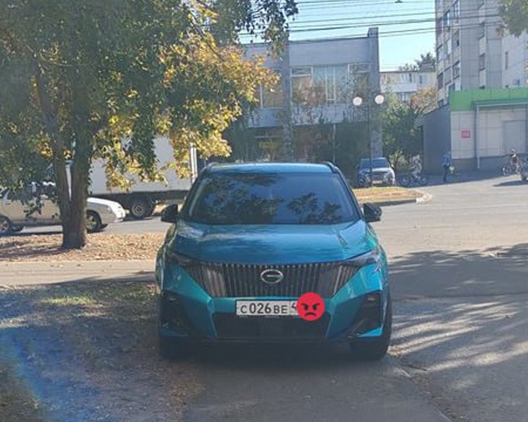     В Курске продолжают публиковать фото нарушителей парковки в соцсетях