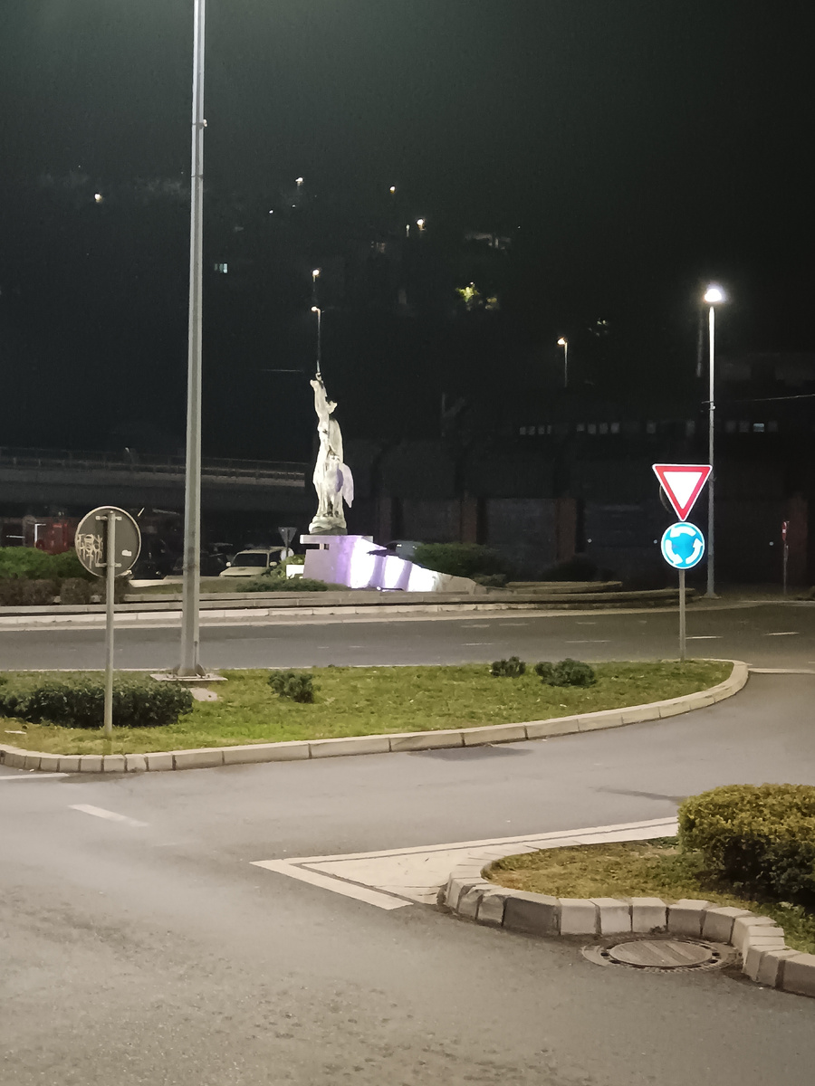 Город Ужице ночью.