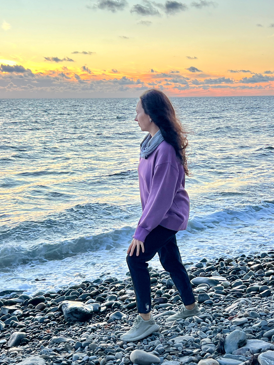 Я - Маша, автор этого канала. Мне 43 года и я люблю поболтать с вами на разные темы. Особенно люблю все, что касается рукоделия, ремонта и обустройства быта и жизни у моря. Дожила до того возраста, когда можно делиться опытом, вспоминать молодость, но продолжать верить в прекрасное будущее 🌏