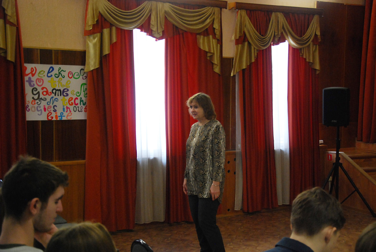 Открывает занятие Кушниковскакя М.А.