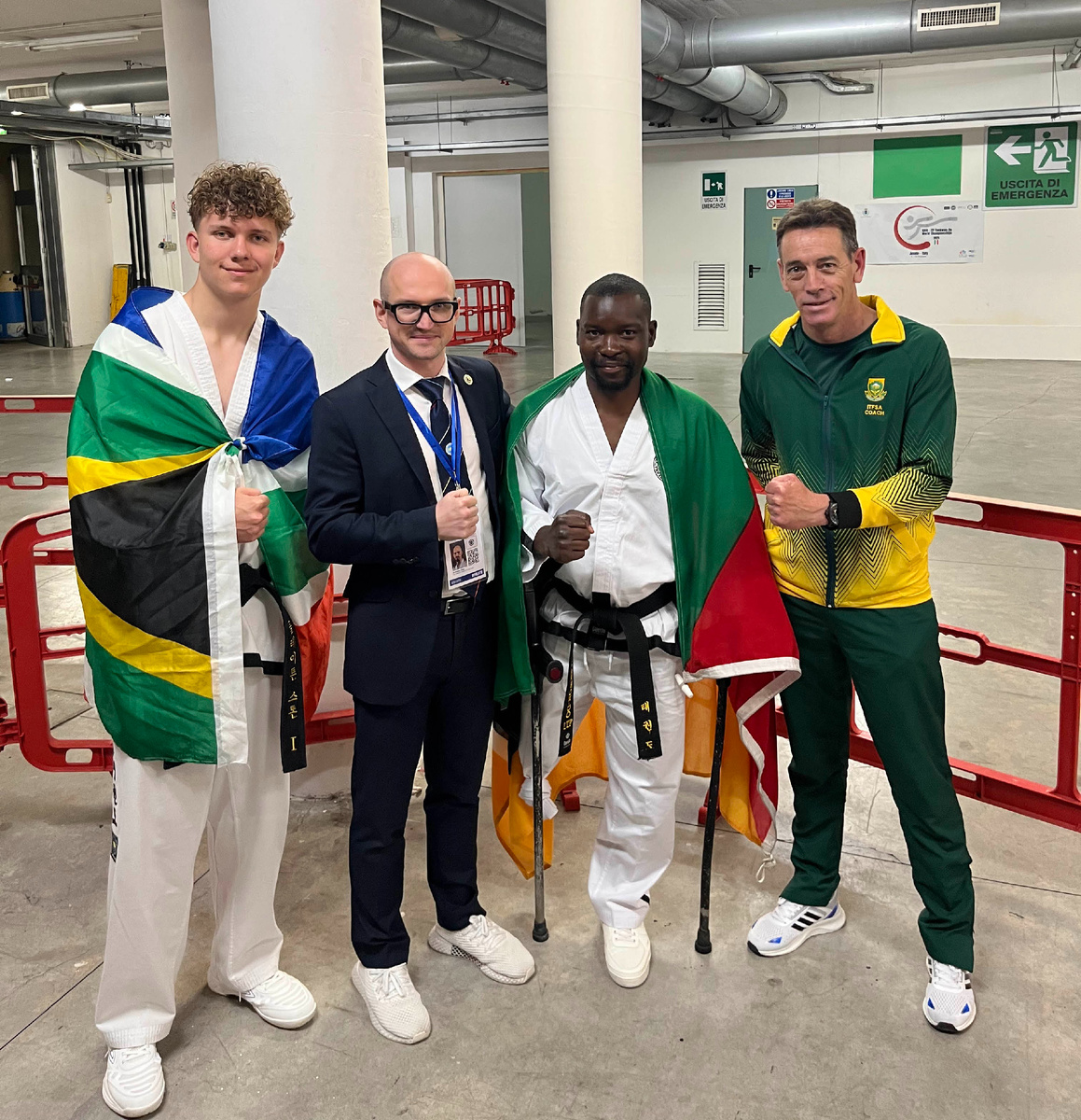 Стоун Клэйтон (спортсмен из ЮАР), Виталий Горбатиков (секретарь Международной ассоциации инклюзивного тхэквондо), Фениас Клаудио Муианга (спортсмен из Мозамбика), Росс Хислоп (тренер из ЮАР)