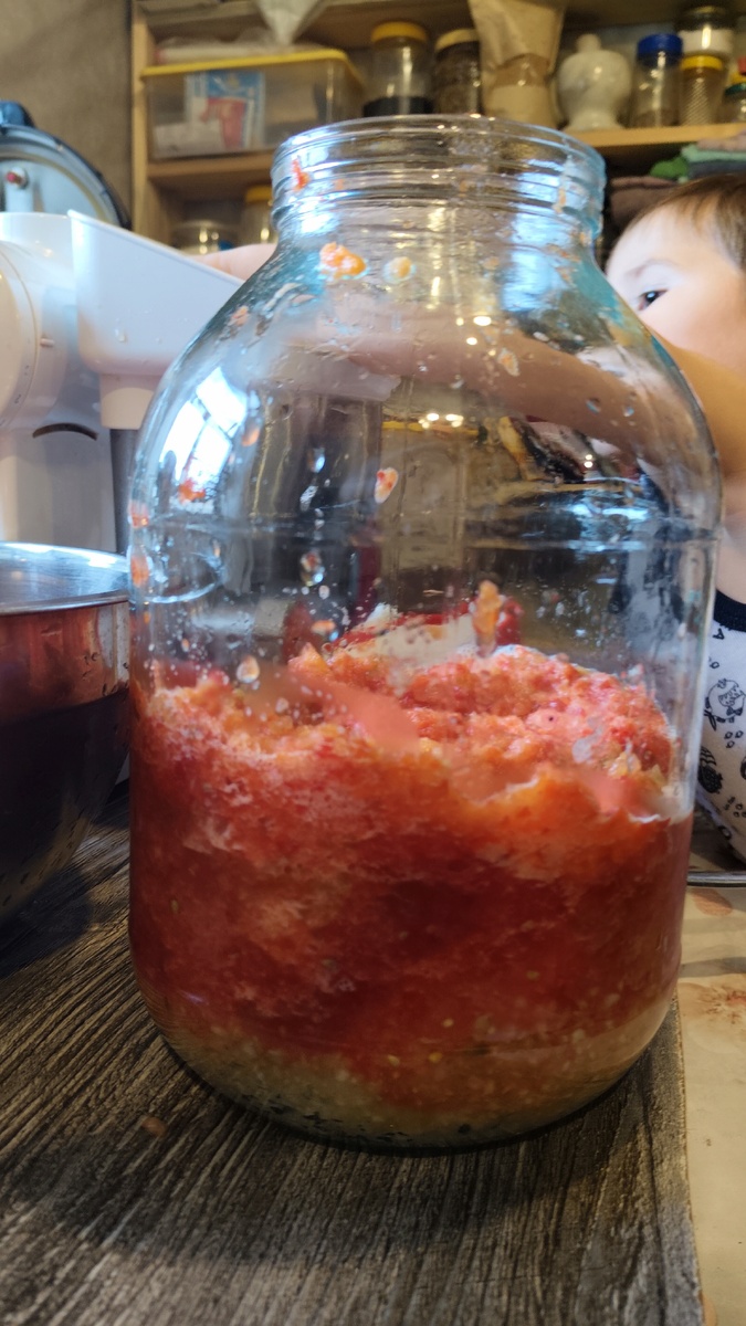 Я люблю сладкий перец, по этому добавляю 1/3 банки