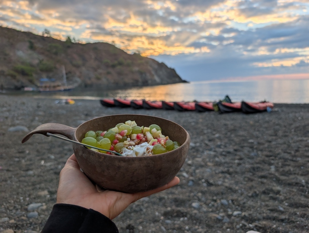 На фоне моря всё полезно. Фото из походов по Турции