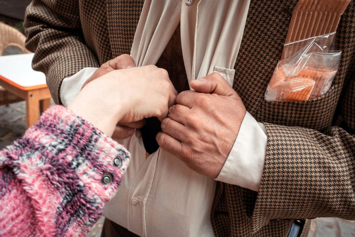 Никто не подписывал контракт о пожизненной гарантии счастья. Эту идею придумали люди