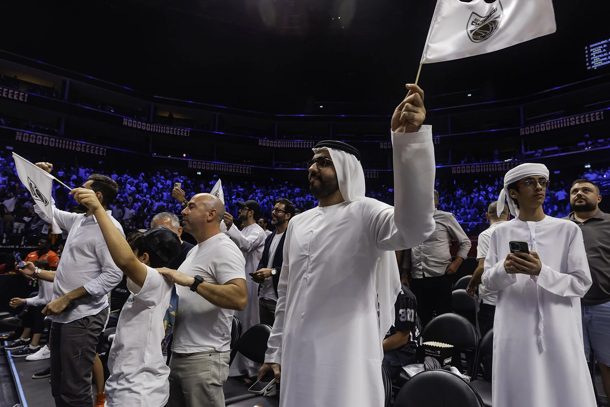 Баскетбольный матч в Дубае (Фото Charles Verghese·Euroleague Basketball via Getty Images)