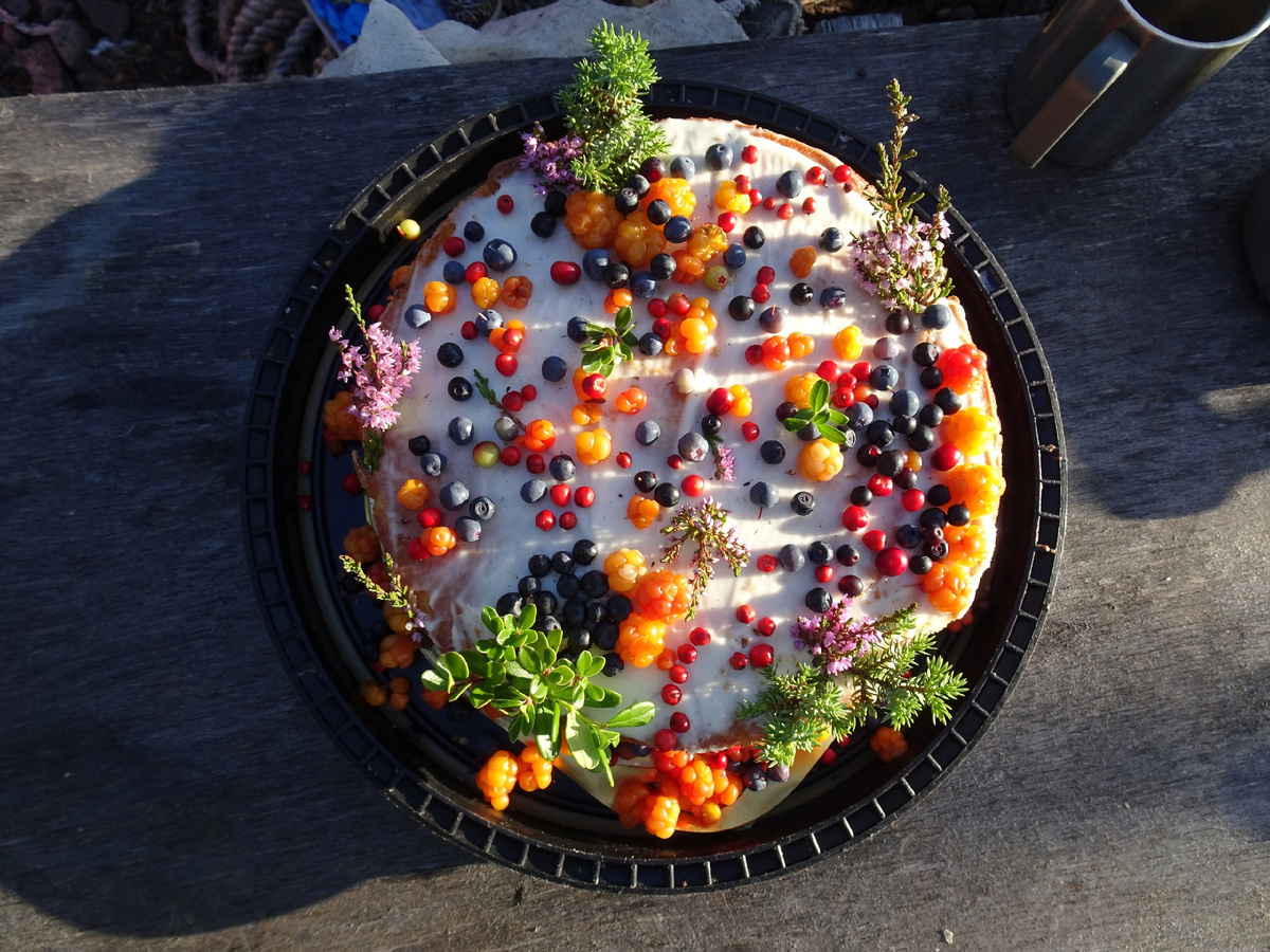 Одними тортиками сыт не будешь!