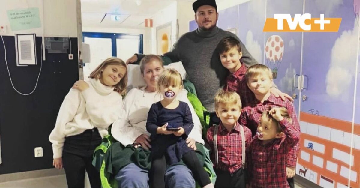 Эмма в кругу своей семьи.