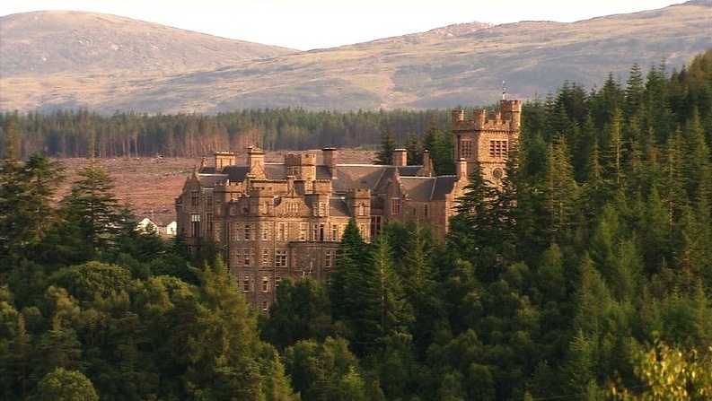 замок Карбисдейл в Шотландии