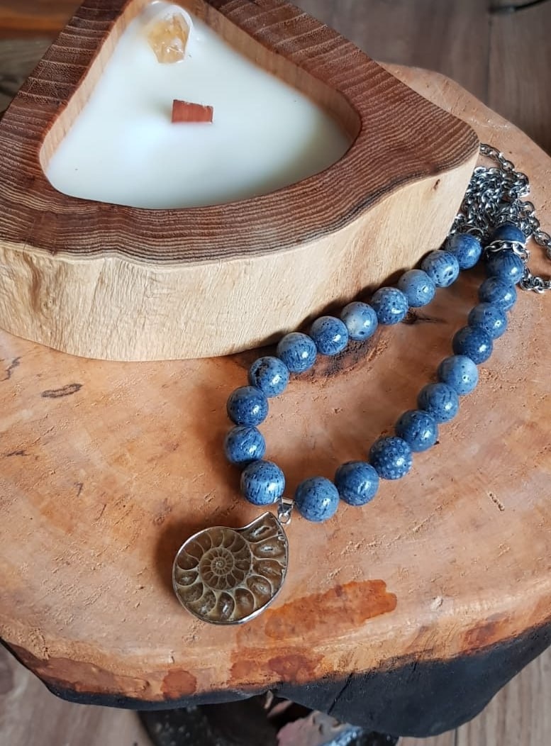 Украшение-колье с кораллом и амонитом от АртЛамб, семейная мастерская, Москва.