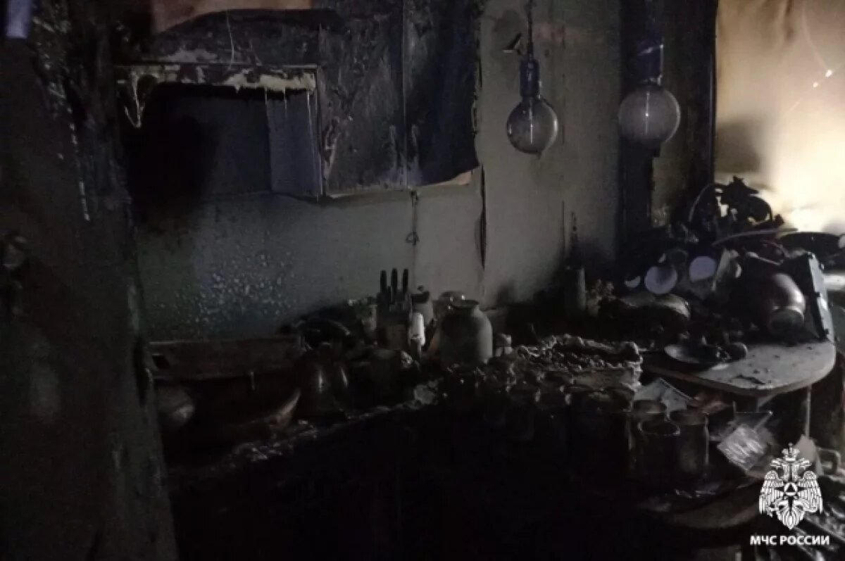    В Брейтово спасли трех человек из пожара