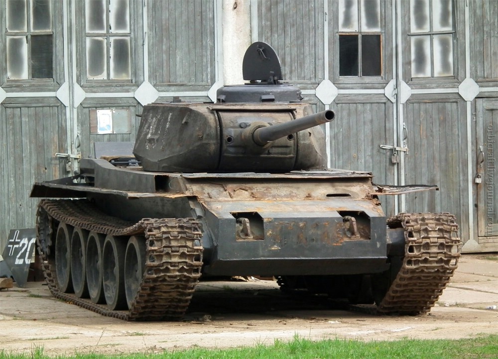 Т-44 "Непрбиваемый". Был ли лучше Пантеры? Почему не попал на фронт во время Великой Отечественной?