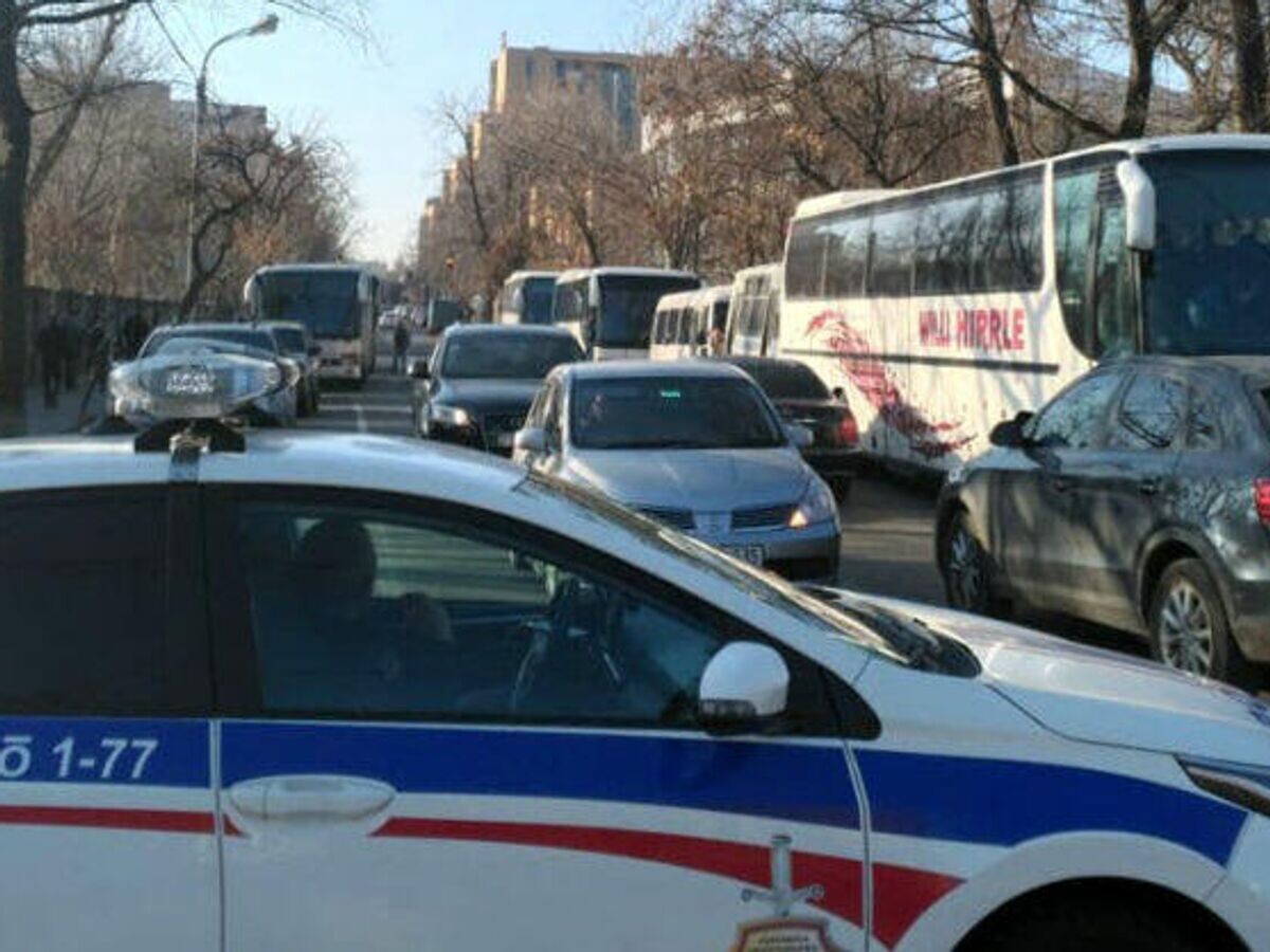    Полицейский автомобиль на улице Еревана© Sputnik / Nana Martirosyan
