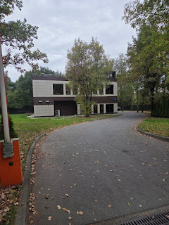 Территория зооцентра «КиС»