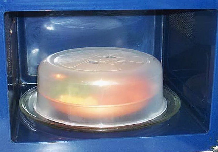 Пять секунд мороки — зато без неприятных сюрпризов и с безопасным разогревом.
