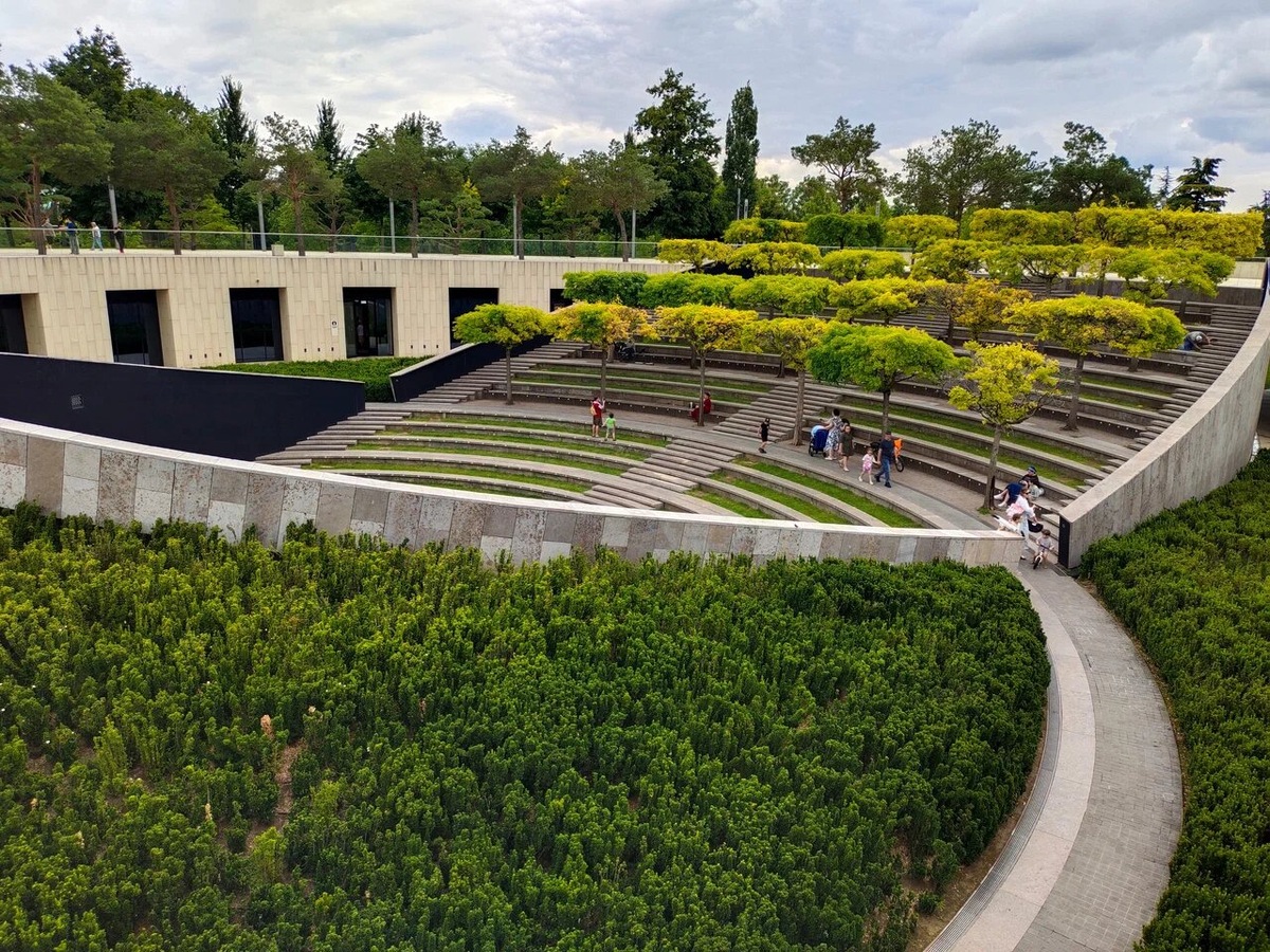 Вход в Амфитеатр будет сверху и по обеим сторонам от рядов. Фото: Алёнка / Яндекс Карты