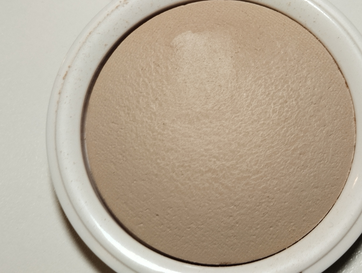 Пудра для лица SHIKSTUDIO в оттенке Light стоимостью 2174 рубля. 