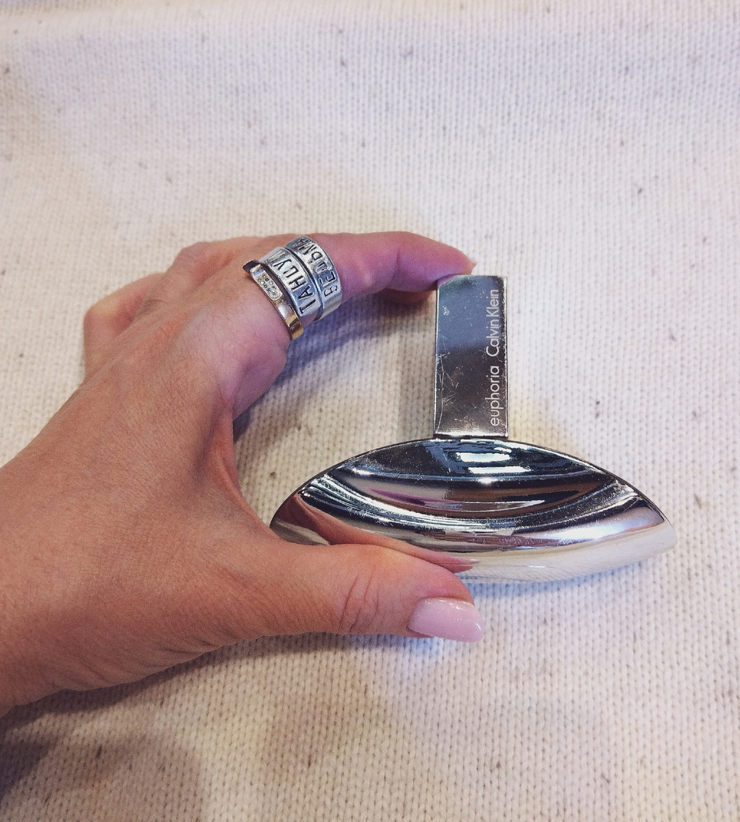 Даже если без губ - духи всегда