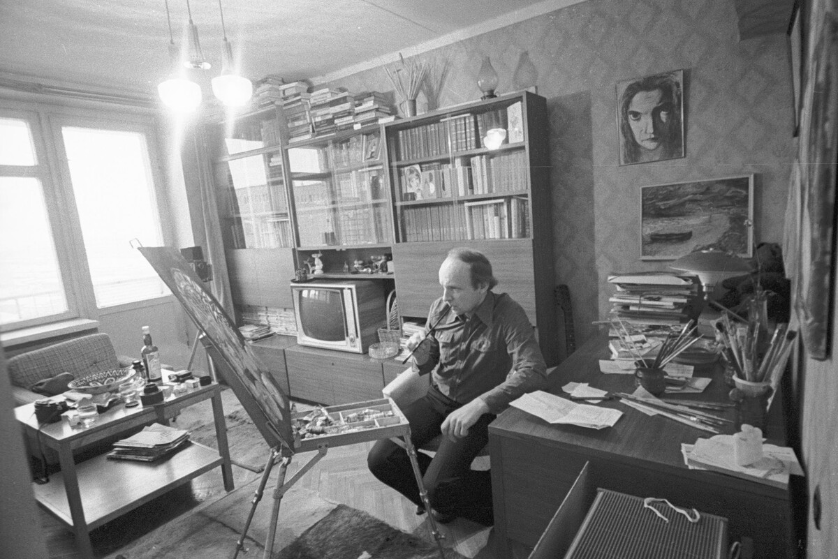 Андрей Мягков на съёмках сцены в квартире, Москва, 1975 год