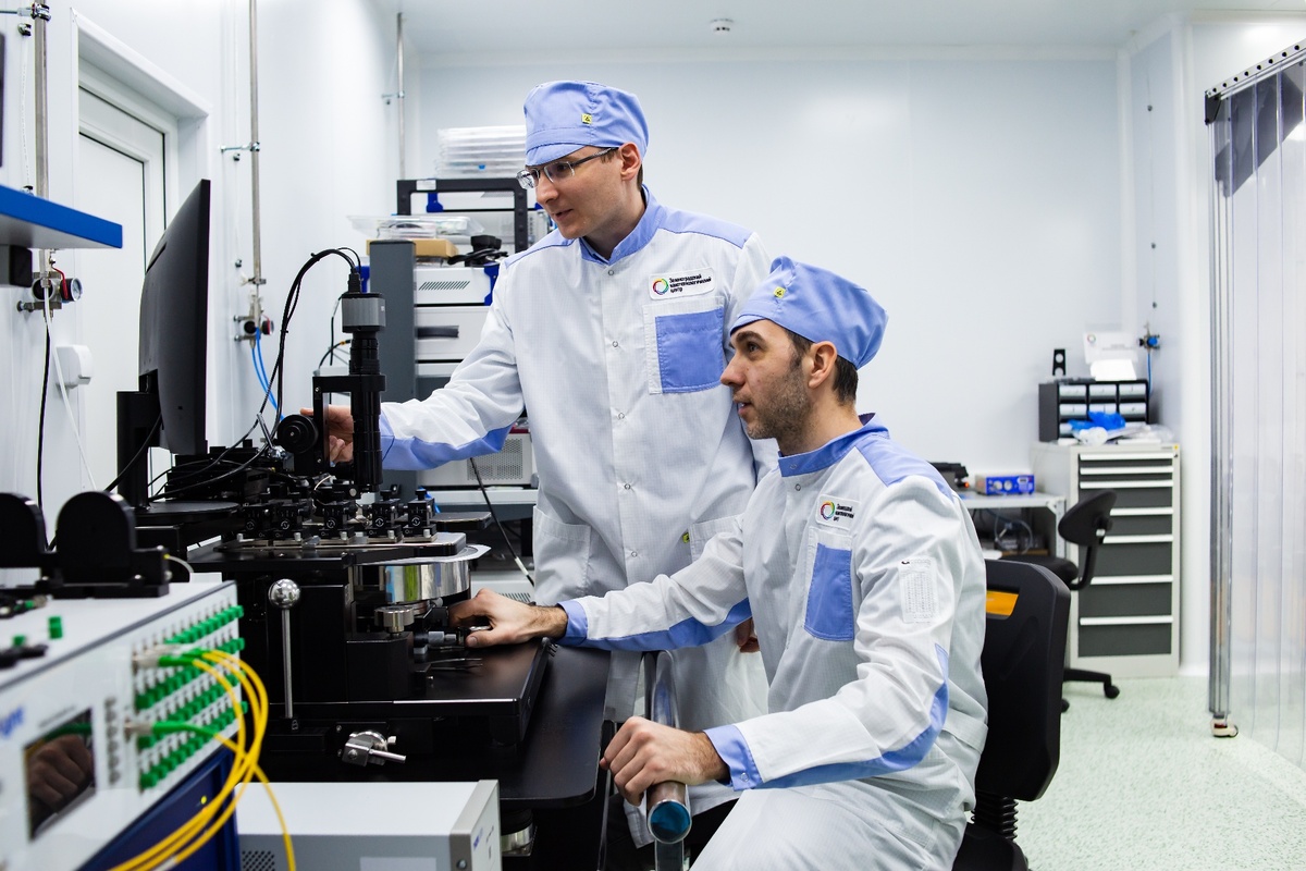 Сотрудники ЗНТЦ за работой. Изображение: zntc.ru