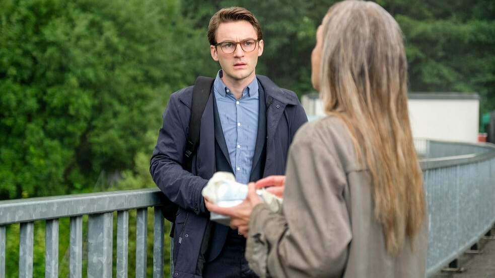 Кадр из мини-сериала ««Дни, которых не было», 2022 год, режиссеры Мирьям Унгер, Анна-Катарина Майер