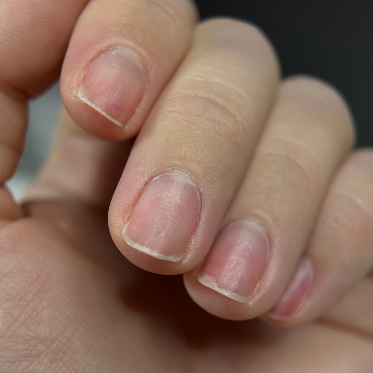 исходник (ногти без маникюра и после покрытия лаком)