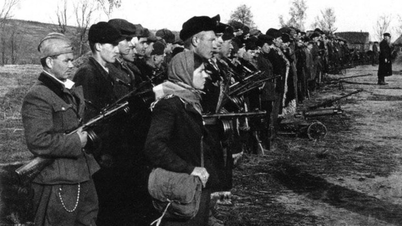 Партизанский отряд перед выходом на операцию