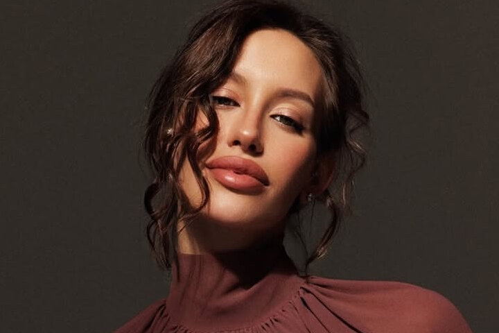     Невеста Тимати похвасталась роскошным автомобилем, который он подарил ей после рождения дочери