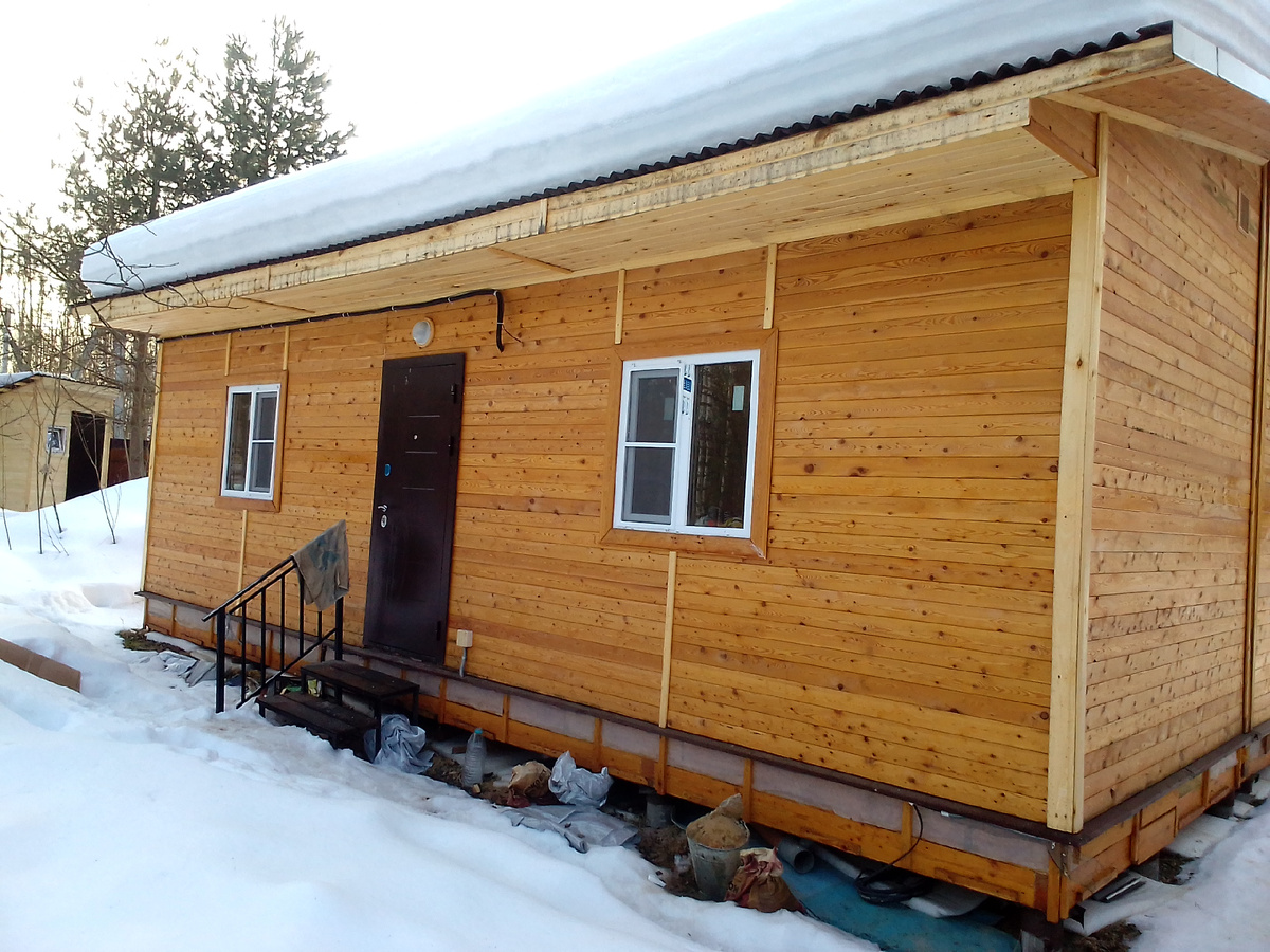 Домик покрыт масловоском