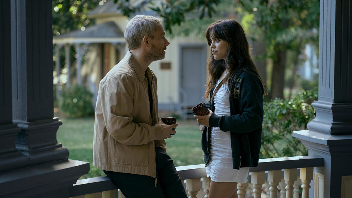 Мартин Фримен и Дженна Ортега в фильме "Девушка Миллера"