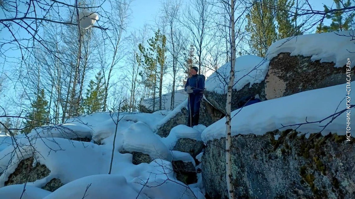    Есть версия, что Усольцевы провалились в одну из расщелин среди вот таких камней. Фото: КГКУ "Спасатель"