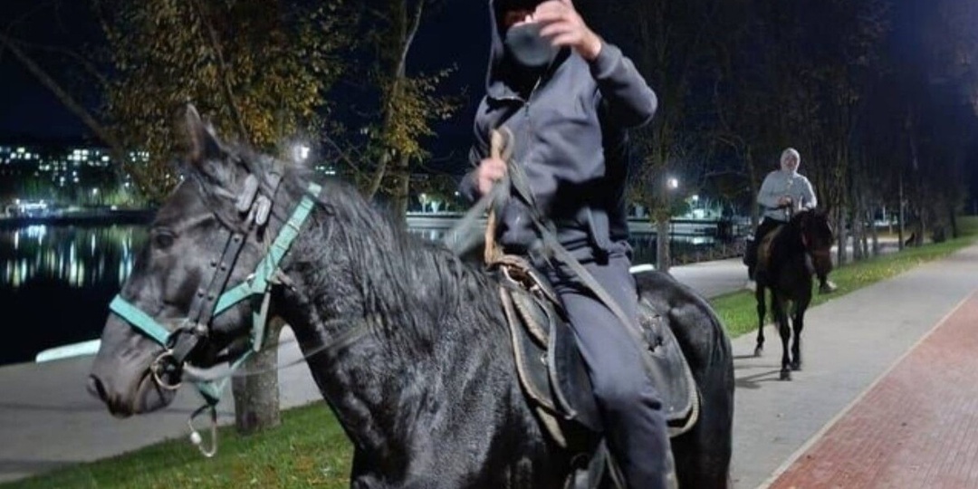 "Это наша земля": в Кисловодске всадники в масках напали на пожилую пару