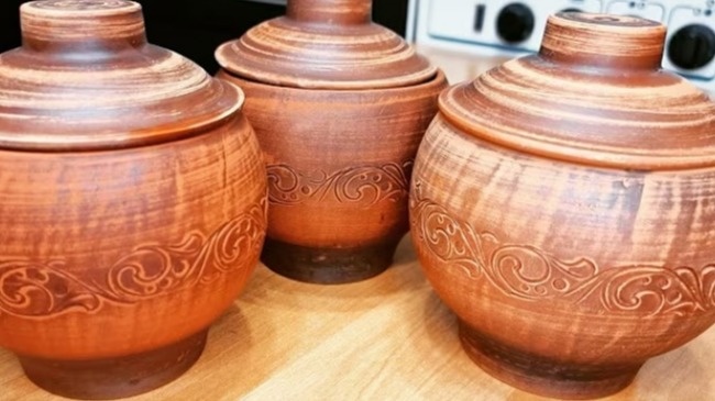 Глиняный горшок с чесноком и результат через 8 месяцев