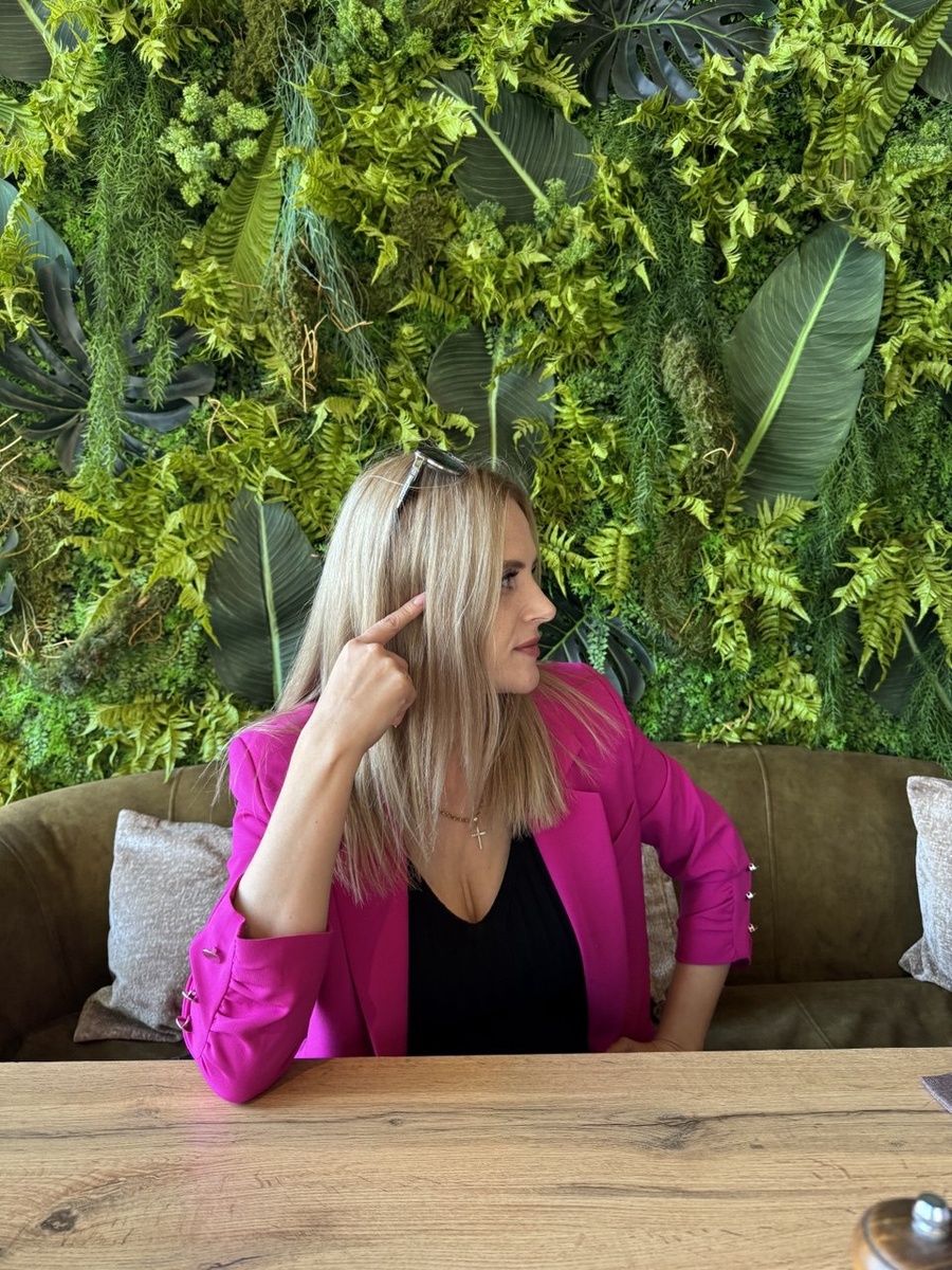 Смотрю на нее и думаю: "Ты что, этого не чувствуешь?"