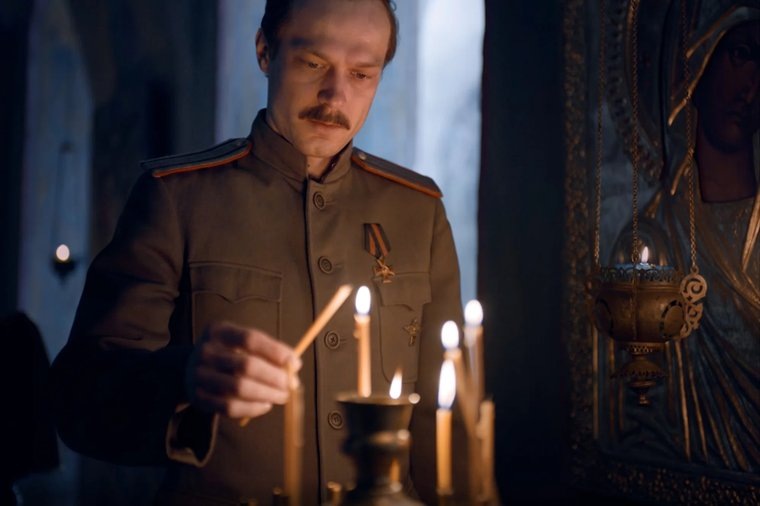 Премьера сериала состоялась 10 октября 2025 года
Фото: Хроники русской революции (2025)/Россия/Телеканал «Россия», «Черно-белое кино»/Режиссер Андрей Кончаловский
