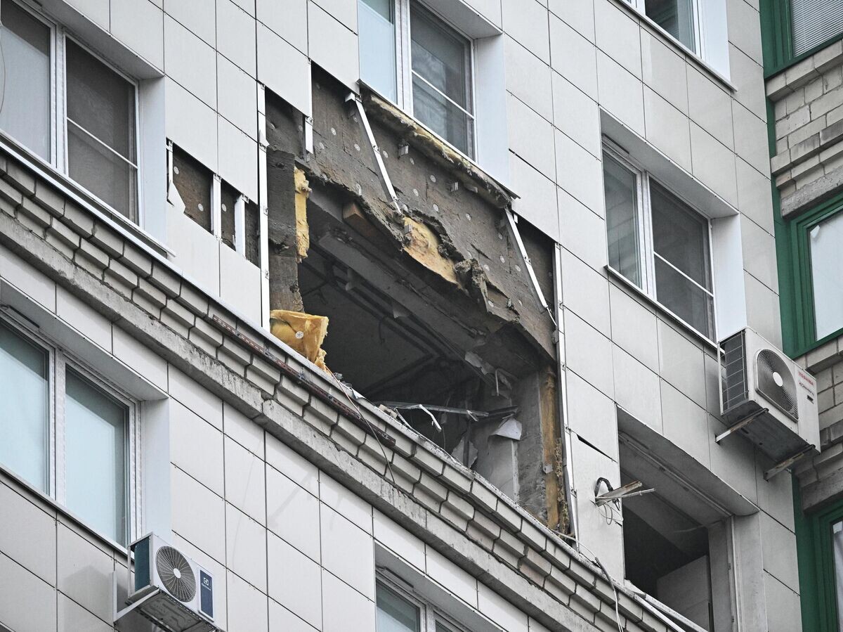    Последствия попадания БПЛА в жилой дом в подмосковном Красногорске© Сергей Бобылев