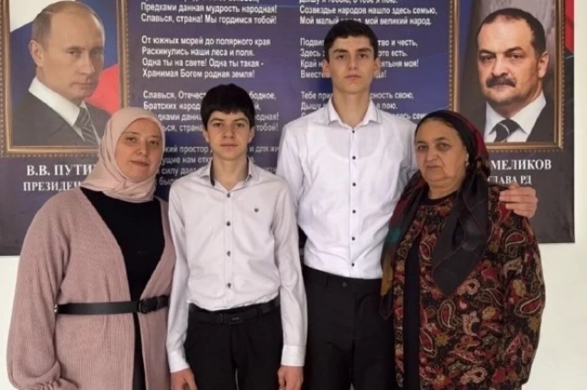    В Дагестане двое 9-классников спасли сорвавшуюся с моста женщину