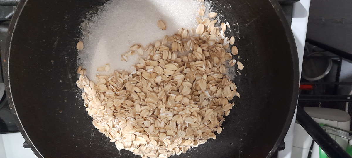 Все добавляем в сковороду