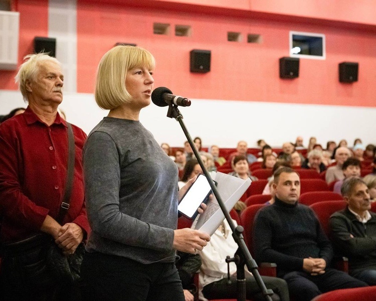     В Курске встреча мэра Маслова с жителями Сеймского округа длилась два часа