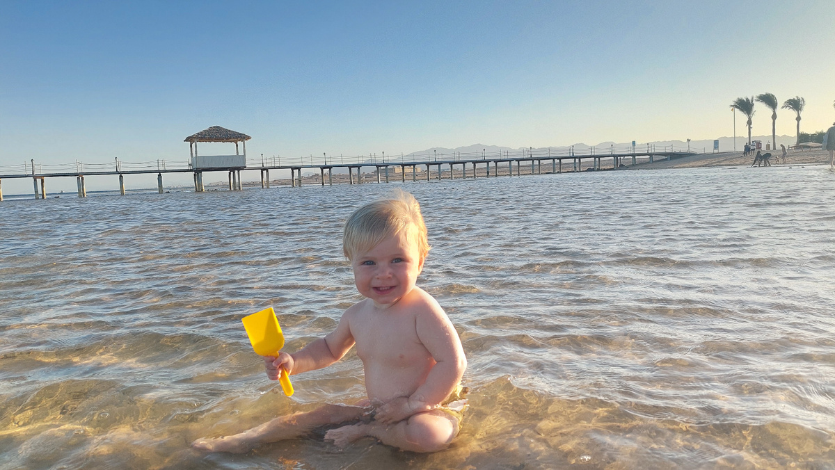 Оцените глубину примерно в 100 метрах от берега 