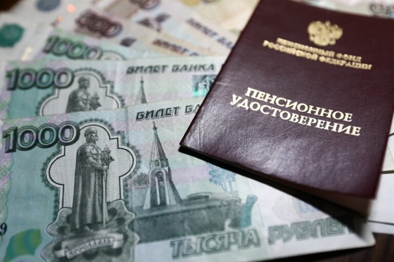    Пенсионное удостоверение. Роман Котлов