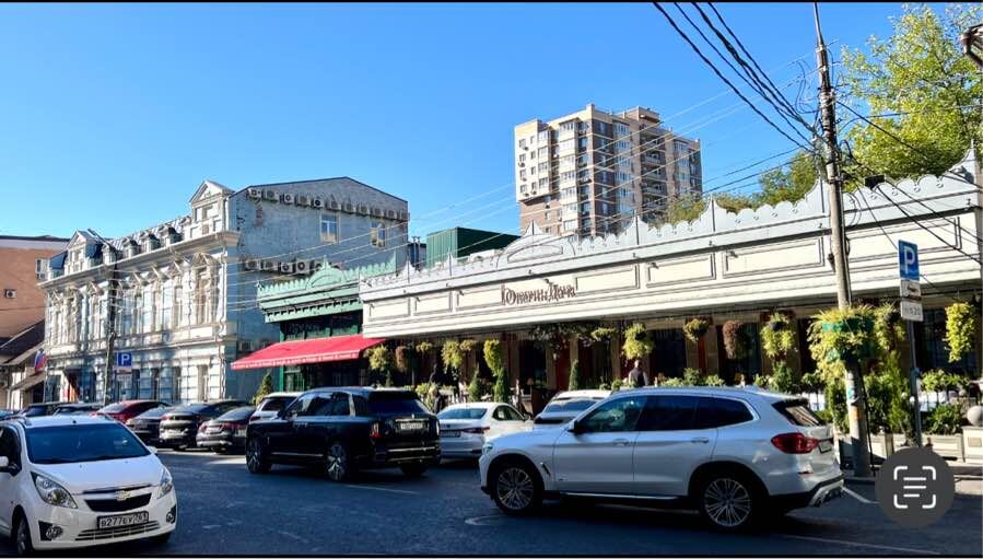 Вот он — легендарный «Онегин Дача»! Хотите окунуться в мир гастрономических открытий? Вам сюда! 😉 Фото автора канала
📍 Проспект Чехова, Ростов-на-Дону.