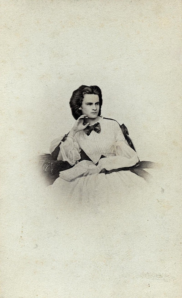 Елена Баварская, сестра Сисси