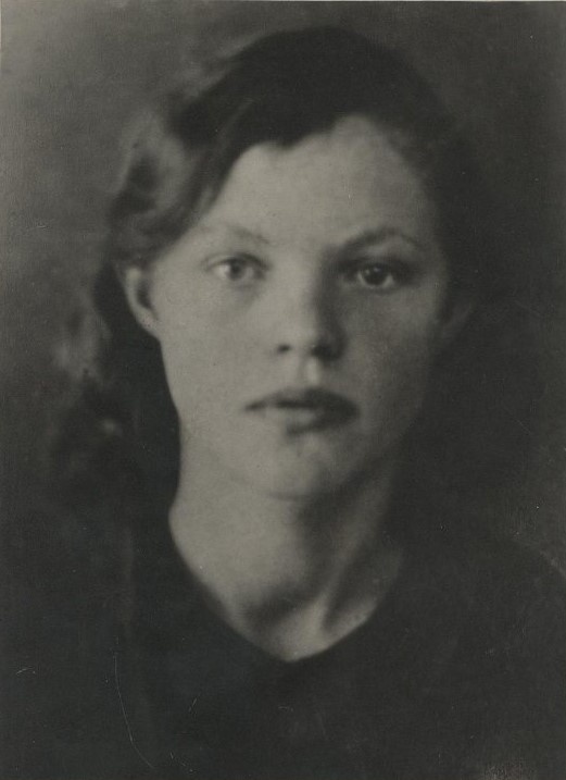 Лера в 1939 г. Военно-медицинский музей МО РФ.