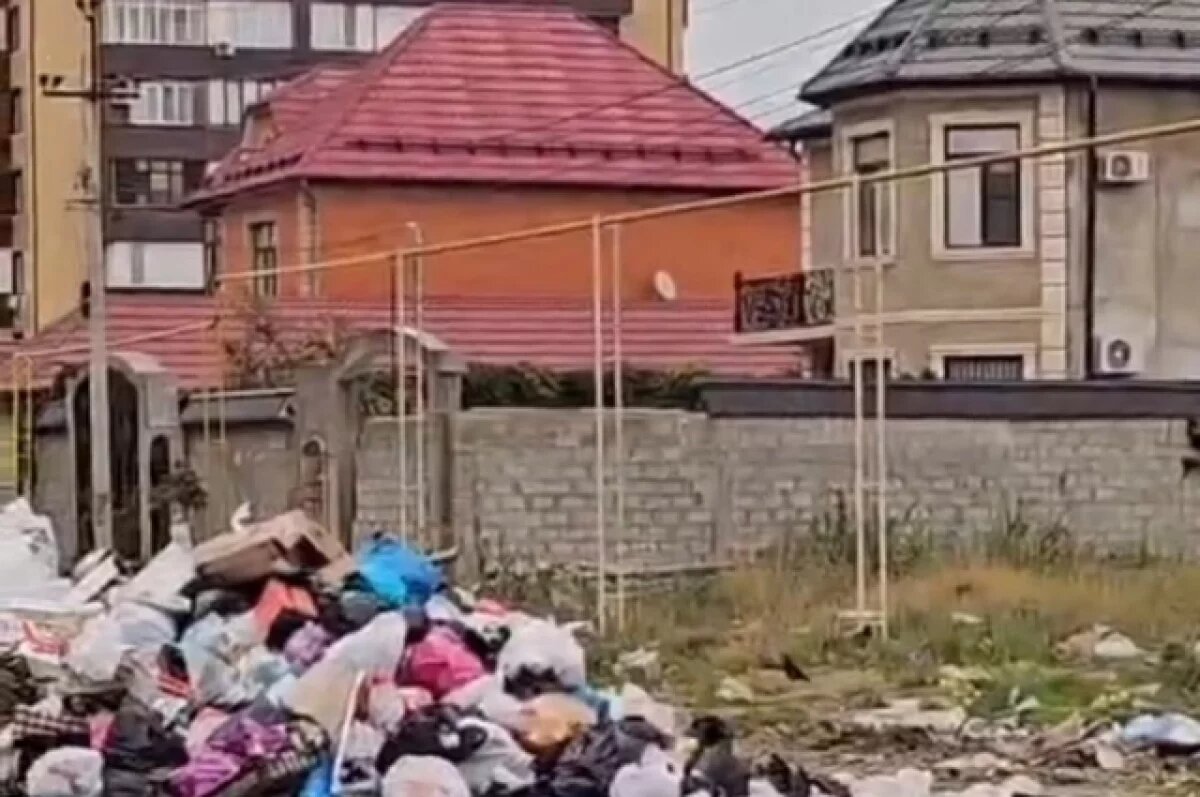    Жители Каспийска 3 года требуют убрать свалку возле жилых домов