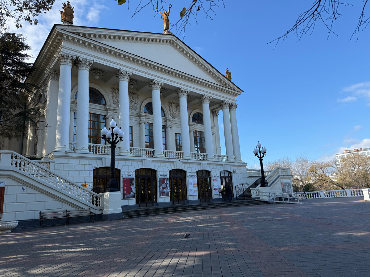 Фото из личного архива: Севастопольский академический русский драматический театр им. А.В. Луначарского