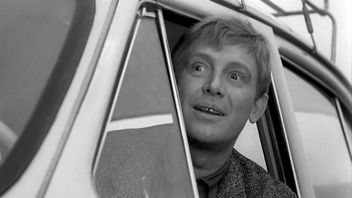   Иннокентий Смоктуновский. Кадр из фильма «Берегись автомобиля», 1965 г., киностудия «Мосфильм»