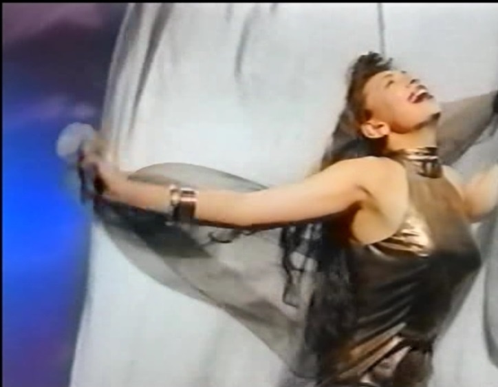 - Ай вонна би киссд бай ю)