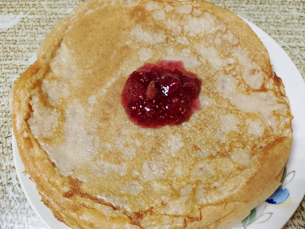 Фото 📷 автора. Блинчики с вареньем. 🥞